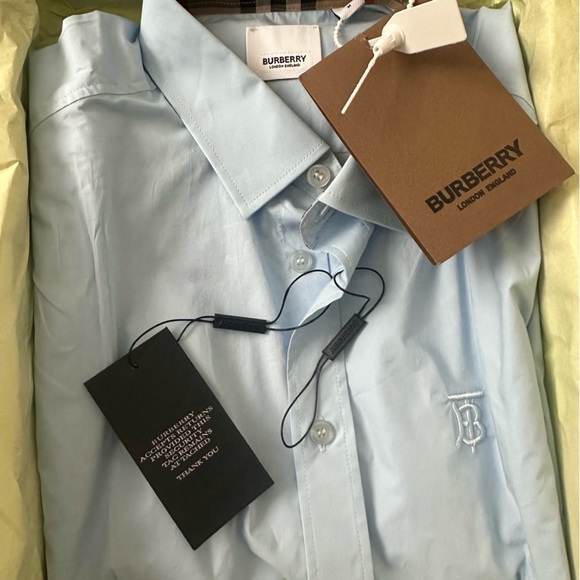 men’s medium long sleeve, button down dress shirt with Burberry collar & cuff - Picture 3 of 4